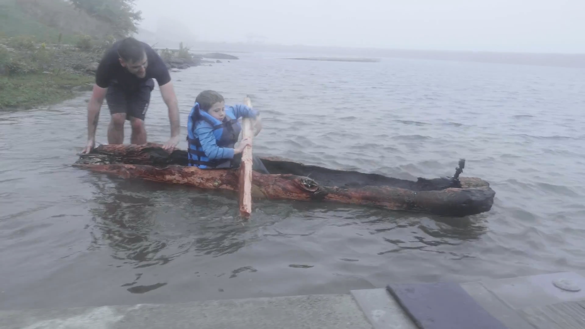Making a Stone Age dugout boat with fire