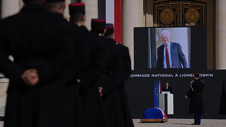 la-france-fait-ses-adieux-l-ancien-premier-ministre-lionel-jospin