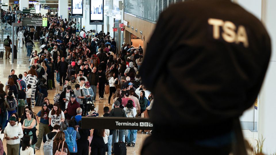 Trump says he will sign order instructing DHS to 'immediately pay' TSA ...