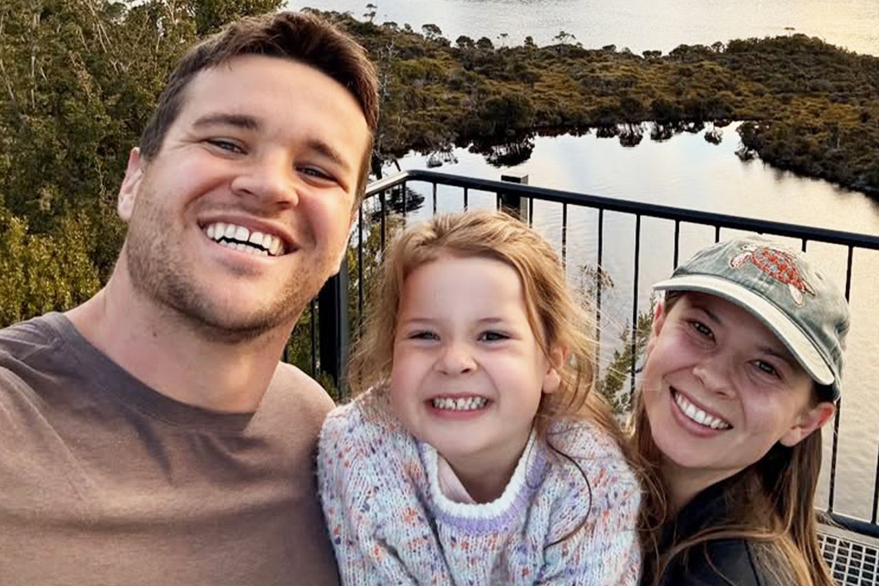 Terri Irwin shares sweet photo of granddaughter Grace, 5, playing on a ...