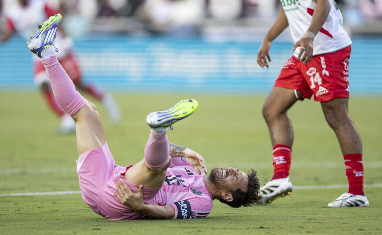 Here's how to treat a hamstring injury that you got from playing soccer