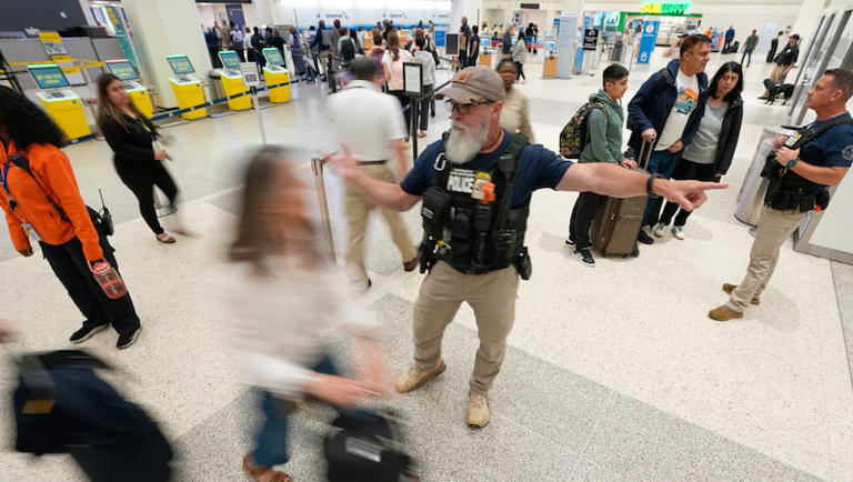 Trump orders DHS to pay TSA agents as shutdown talks drag on