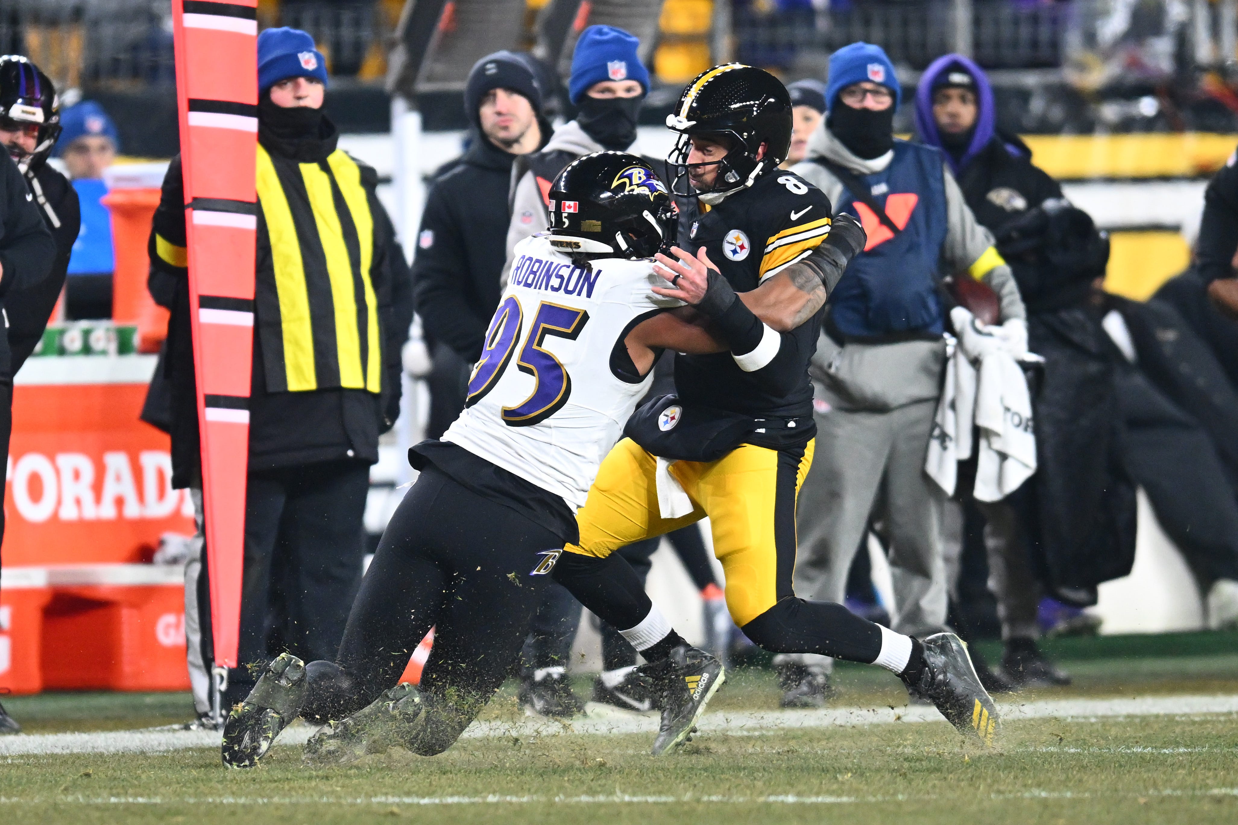 Ravens trio works with pass rush coach Chris Peace in drills