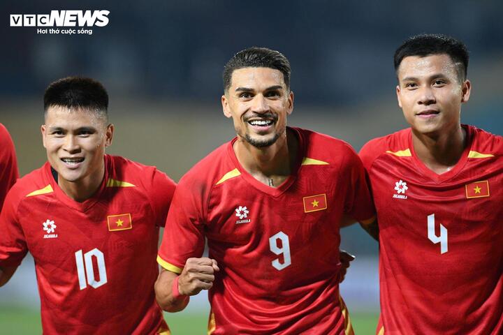 Đỗ Hoàng Hên ra mắt tuyển Việt Nam: Cố hết sức ghi bàn vào lưới Malaysia