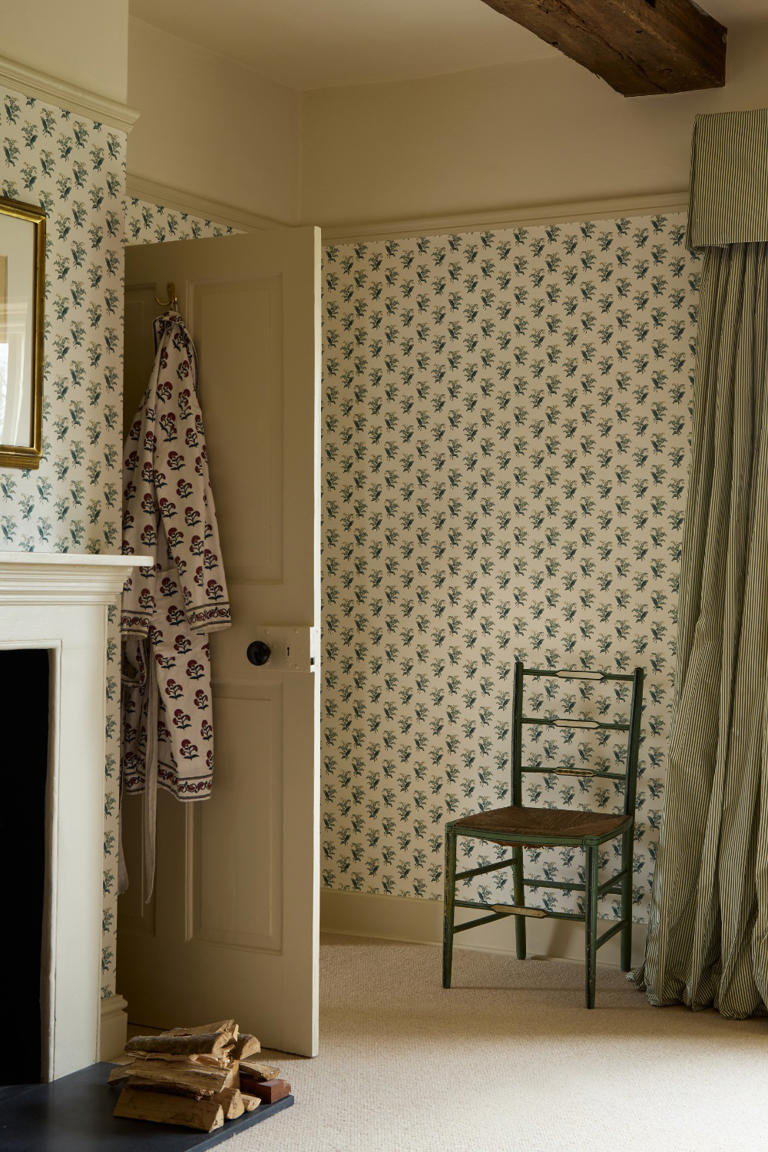Inside a beautifully British Wiltshire manor