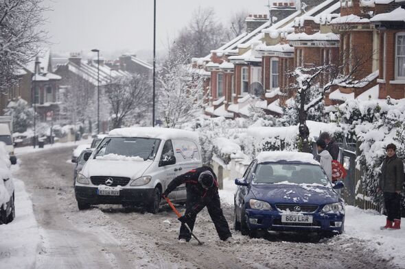 Snow maps show blizzards hitting 14 UK cities as far south as London