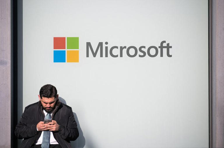 Microsoft freezes hiring in major cloud, sales groups, The Information ...