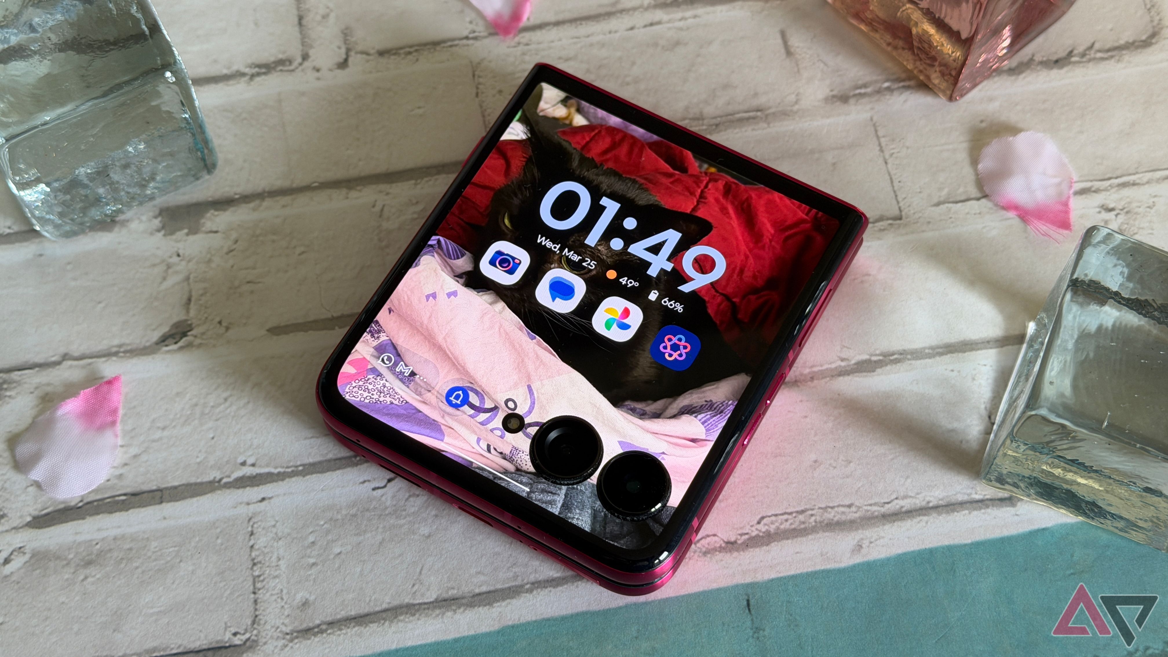 I didn't expect the Motorola Razr Ultra's Android 16 update to feel ...