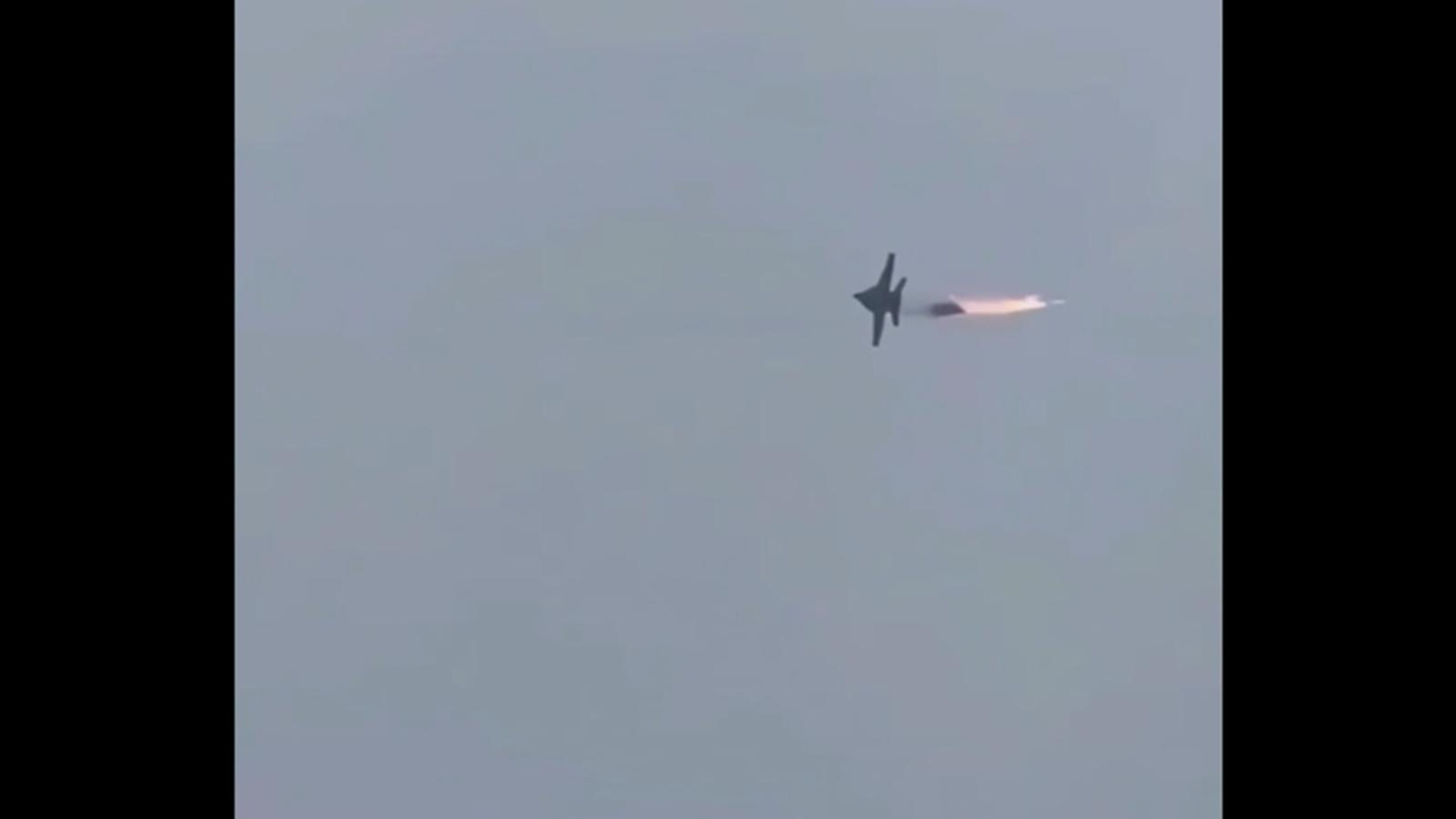 Dramatic video shows the moment a US fighter jet narrowly dodges an Iranian missile<br><br>