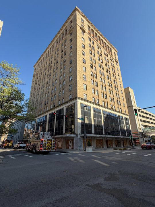 Crews put out fire at Donaghey Building in Little Rock
