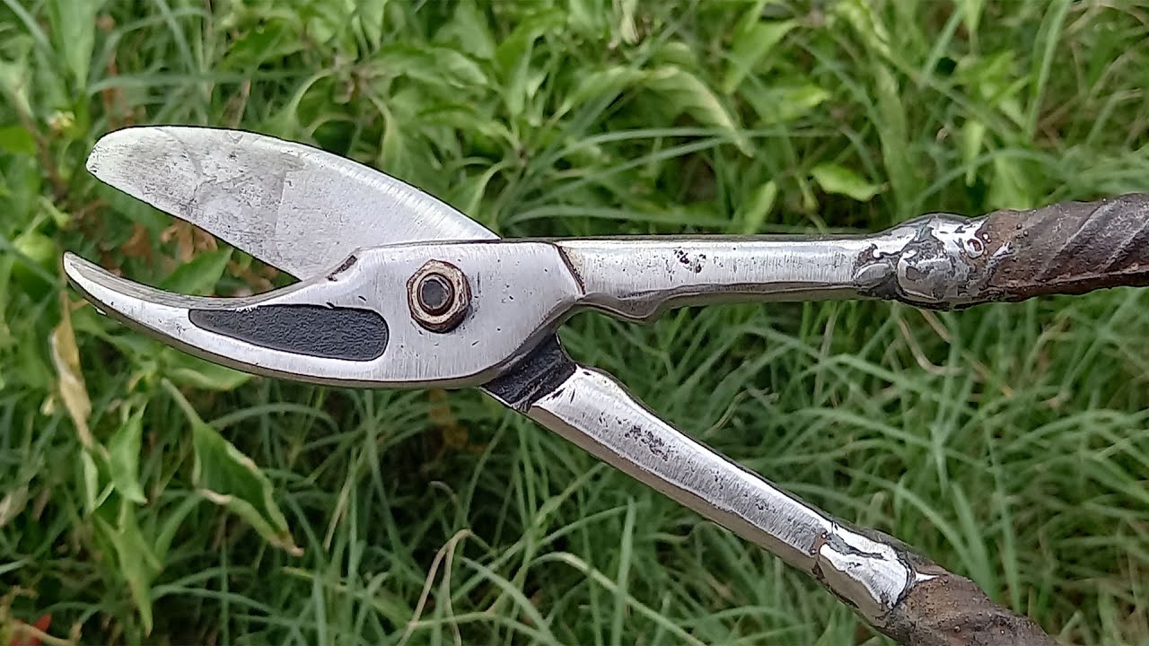 Don't throw away old iron cutter scissor! cool tool
