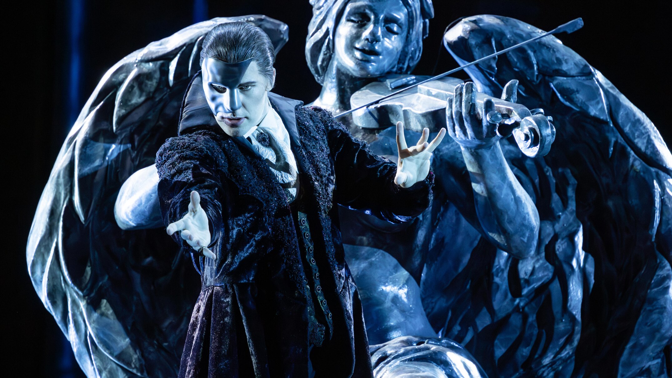 Gladstone's Jake Lyle to star in Phantom of the Opera on Sydney Harbour