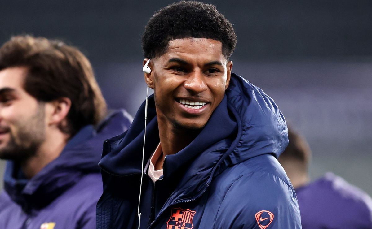 Marcus Rashford’s uncertain Barcelona future reportedly leads Aston ...