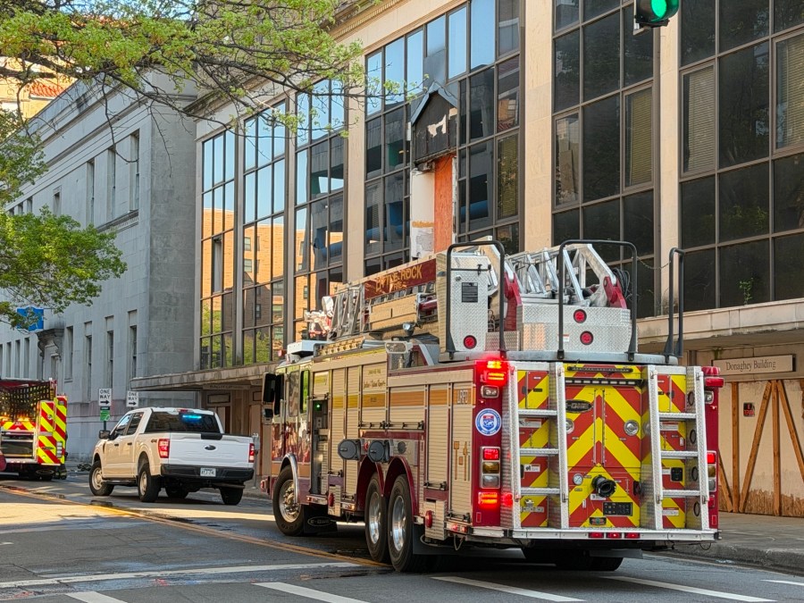 Crews put out fire at Donaghey Building in Little Rock