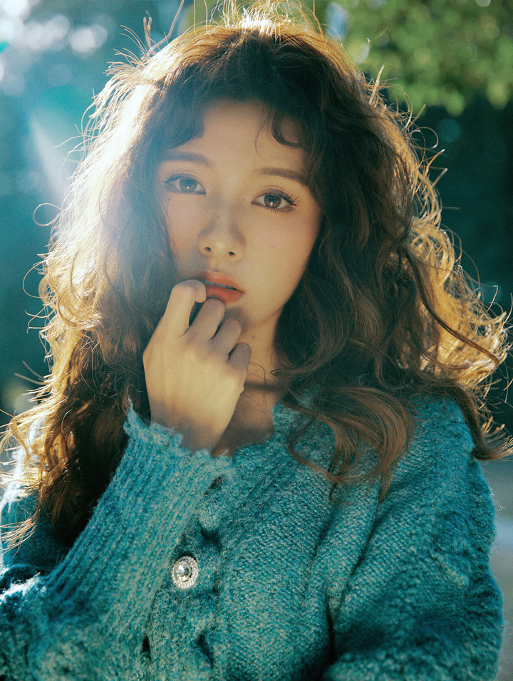 等风说爱你?不如等自己发光 ——卷发少女的治愈系哲学
