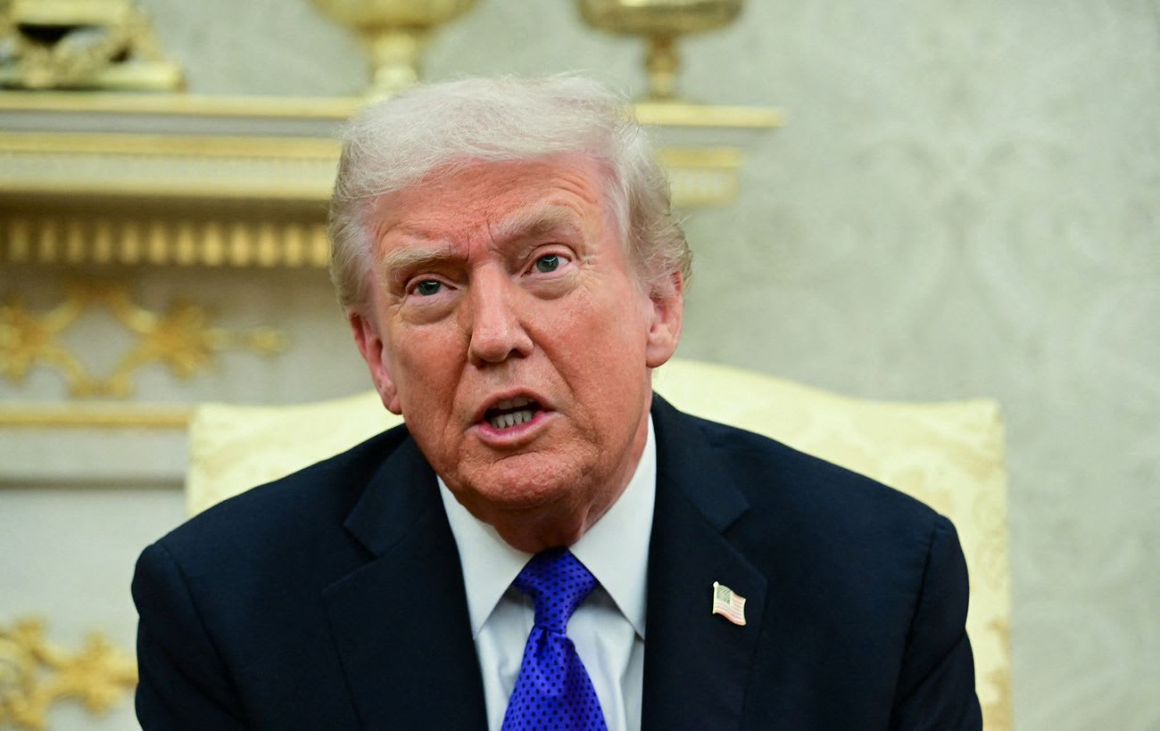 Trump makes statement on possible transfer of weapons for Ukraine to ...