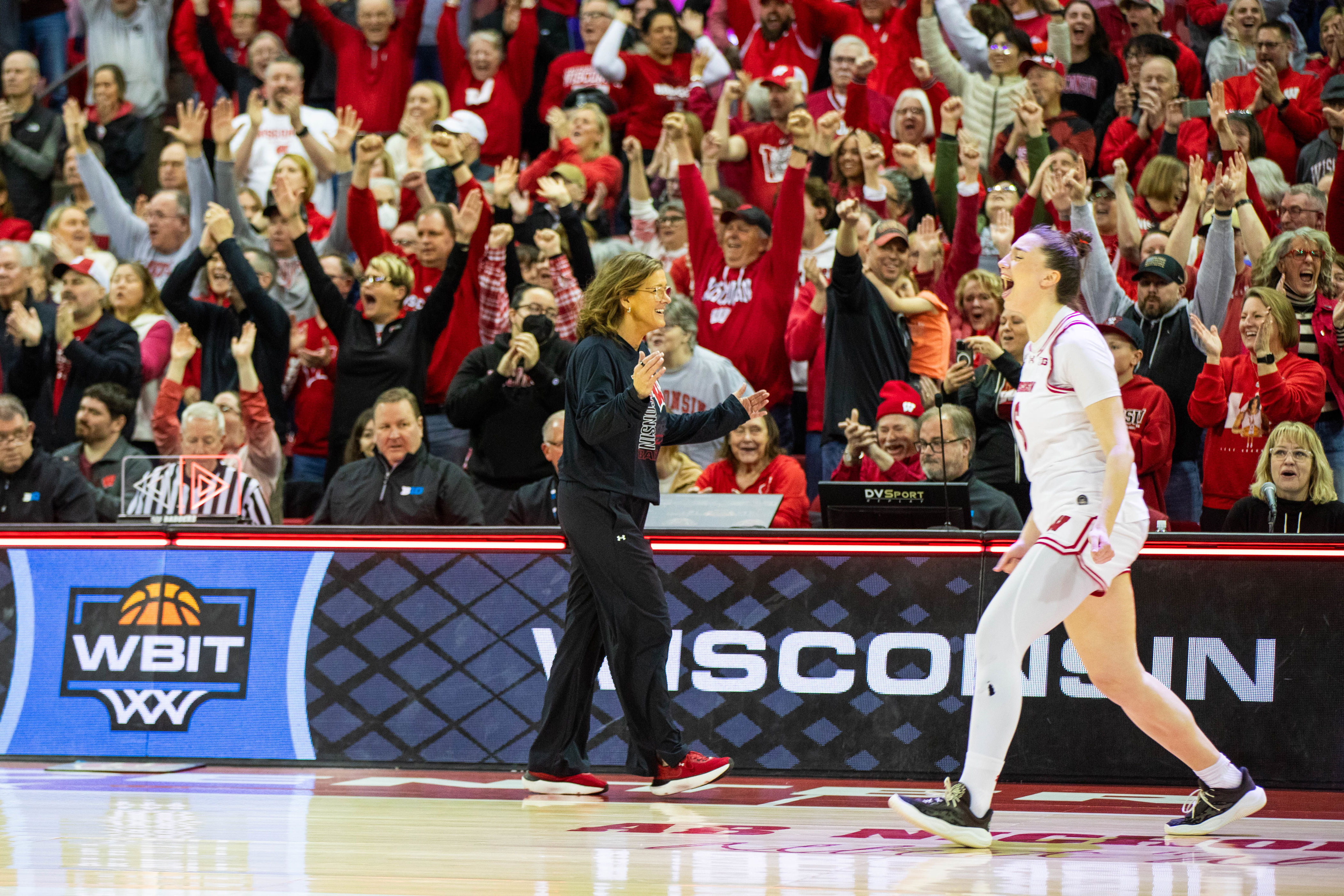 Wisconsin women’s basketball advances to WBIT semifinals