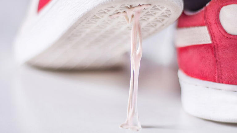 How to easily remove gum from your shoe sole