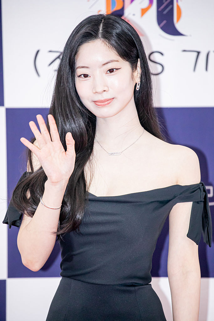 Dahyun TWICE tạm dừng tour để điều trị chấn thương