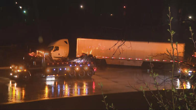 All lanes back open after semi crash on I-70 near I-75