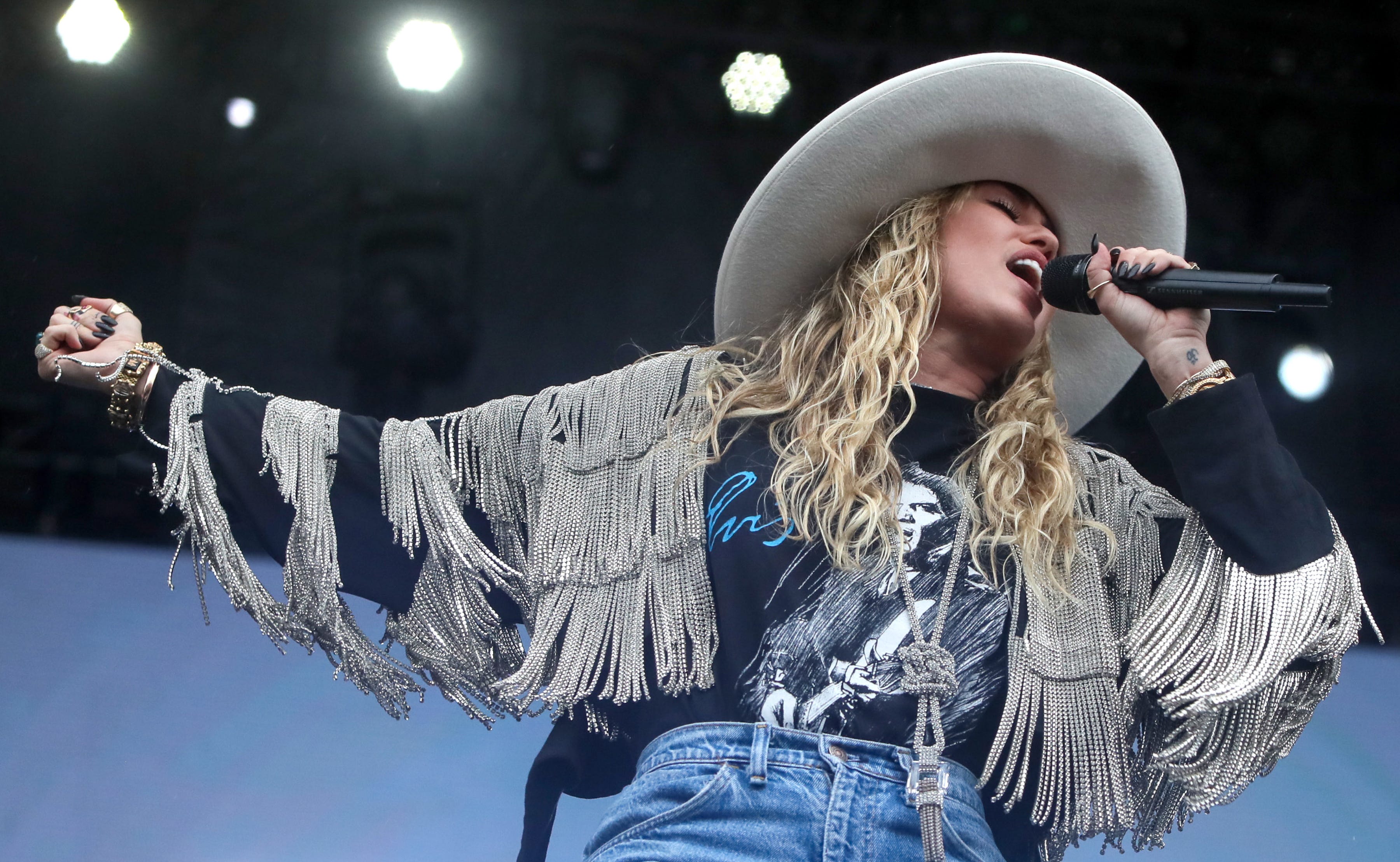 Miley Cyrus performs 'Walking in Memphis' with Marc Cohn. A look back
