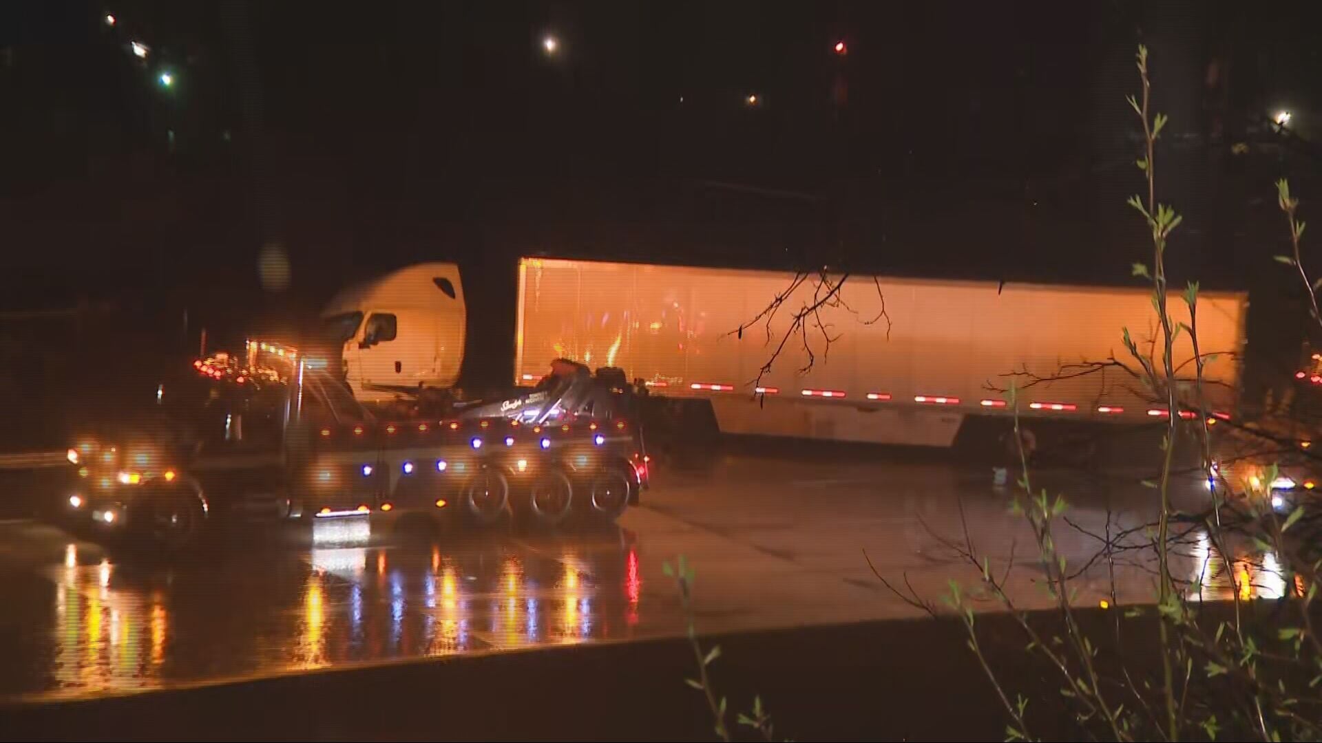 All lanes back open after semi crash on I-70 near I-75