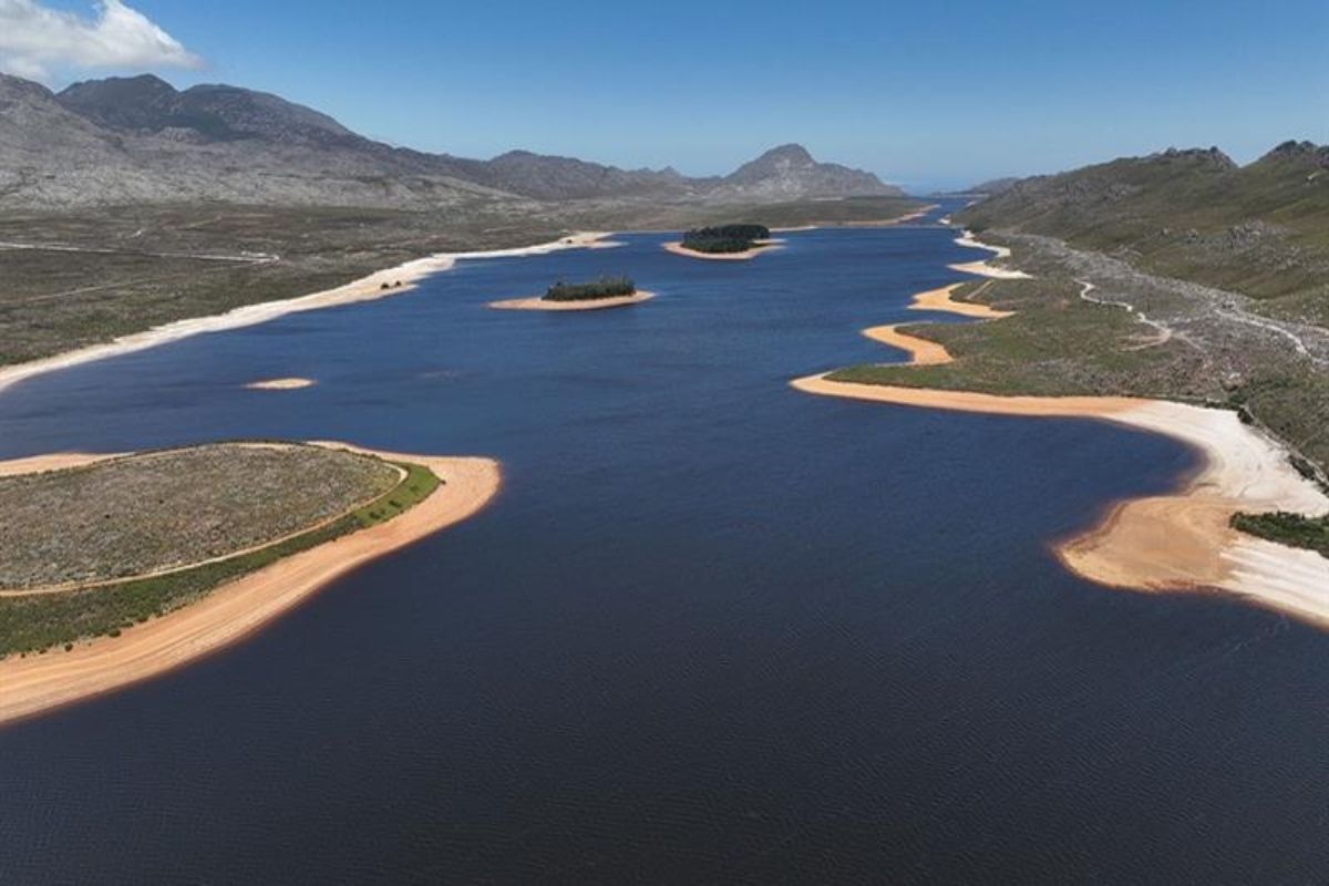 Cape Town dam levels continue to drop, usage 4% above target