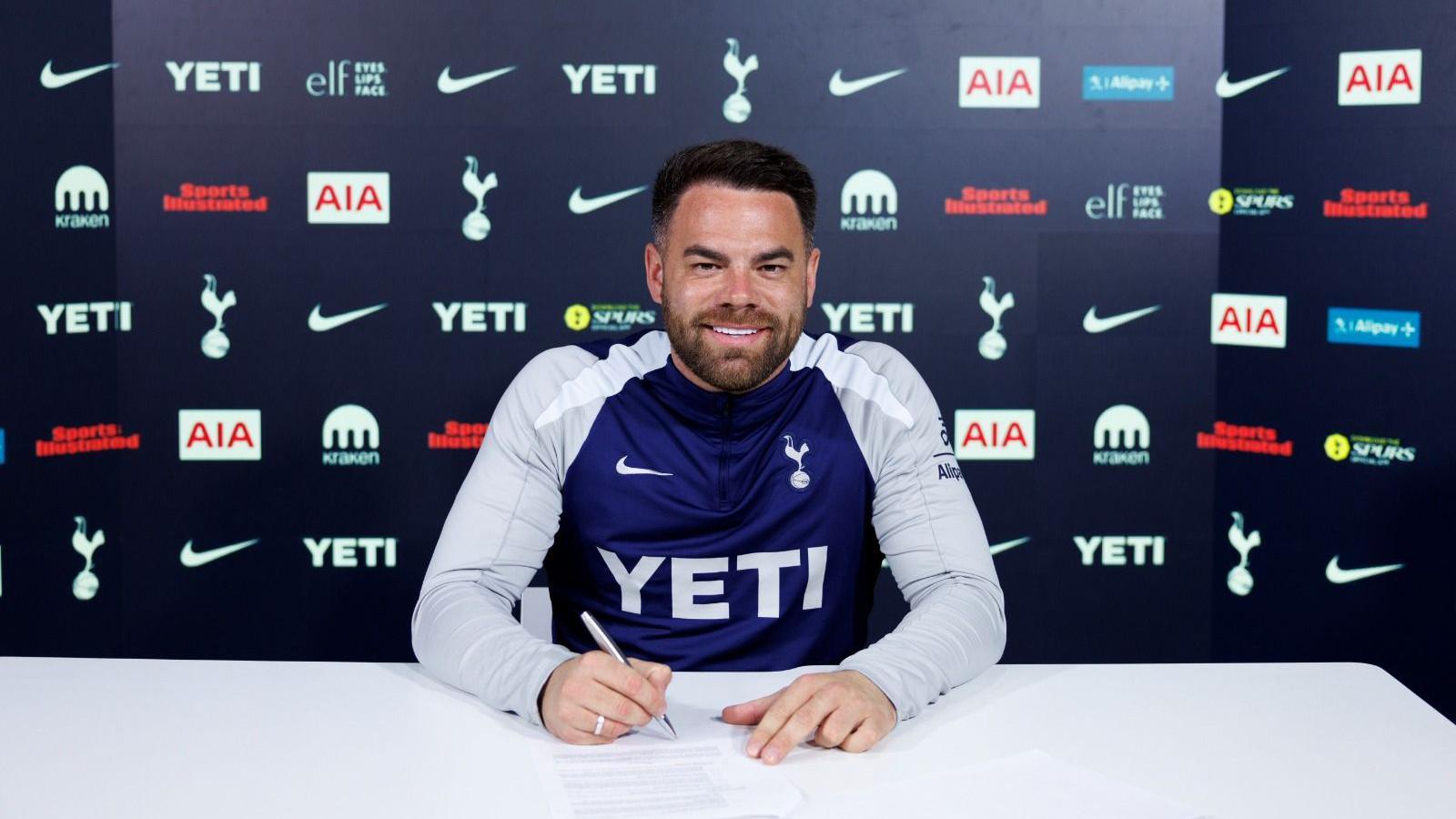 Tottenham manager Ho signs new long-term deal