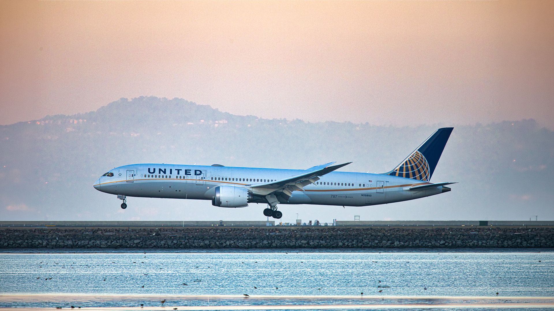 Boeing 787 reshapes transpacific travel patterns