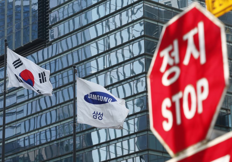 삼성전자 노사 임금 협상 중단, 중동 전쟁 여파로 플라스틱 제조업체 위기 가중