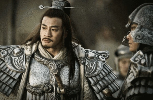 Tăng 1 triệu người theo dõi, Hà Nhuận Đông khơi lại chuẩn mực tướng quân