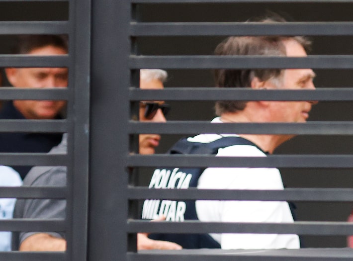 Jair Bolsonaro entrou em casa usando um colete à prova de balas Foto: Wilton Junior/Estadão
