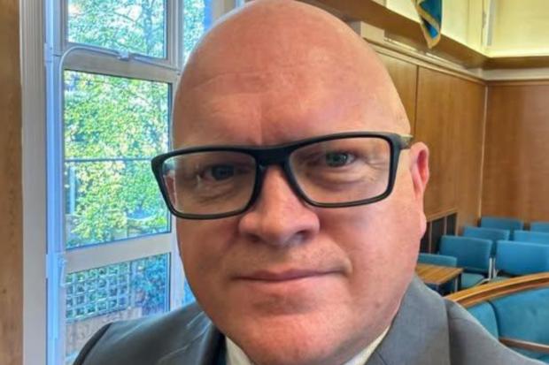 Conservatives lose majority in New Forest after councillor defects to ...