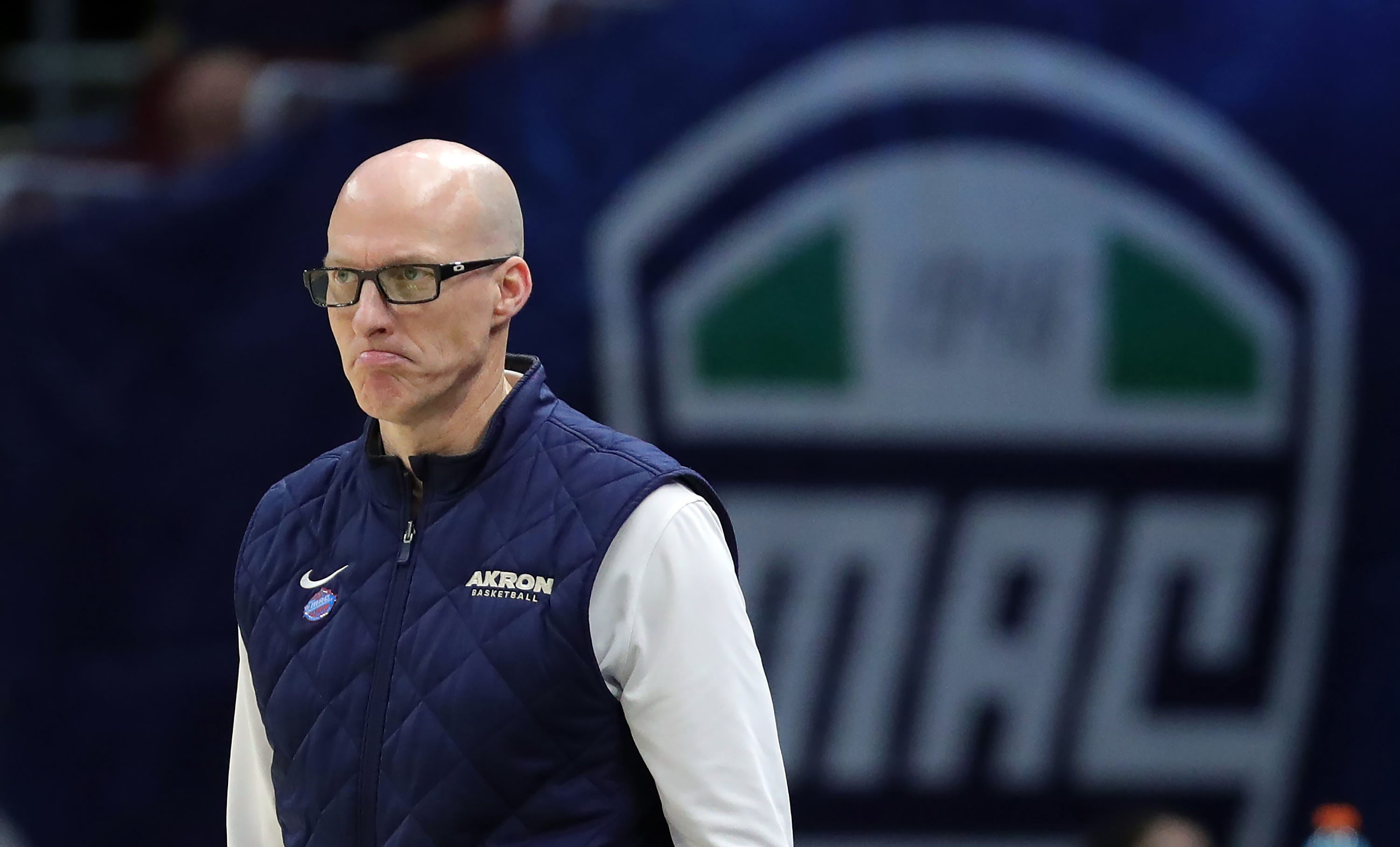 Inside Akron basketball head coach change with John Groce, Zips AD