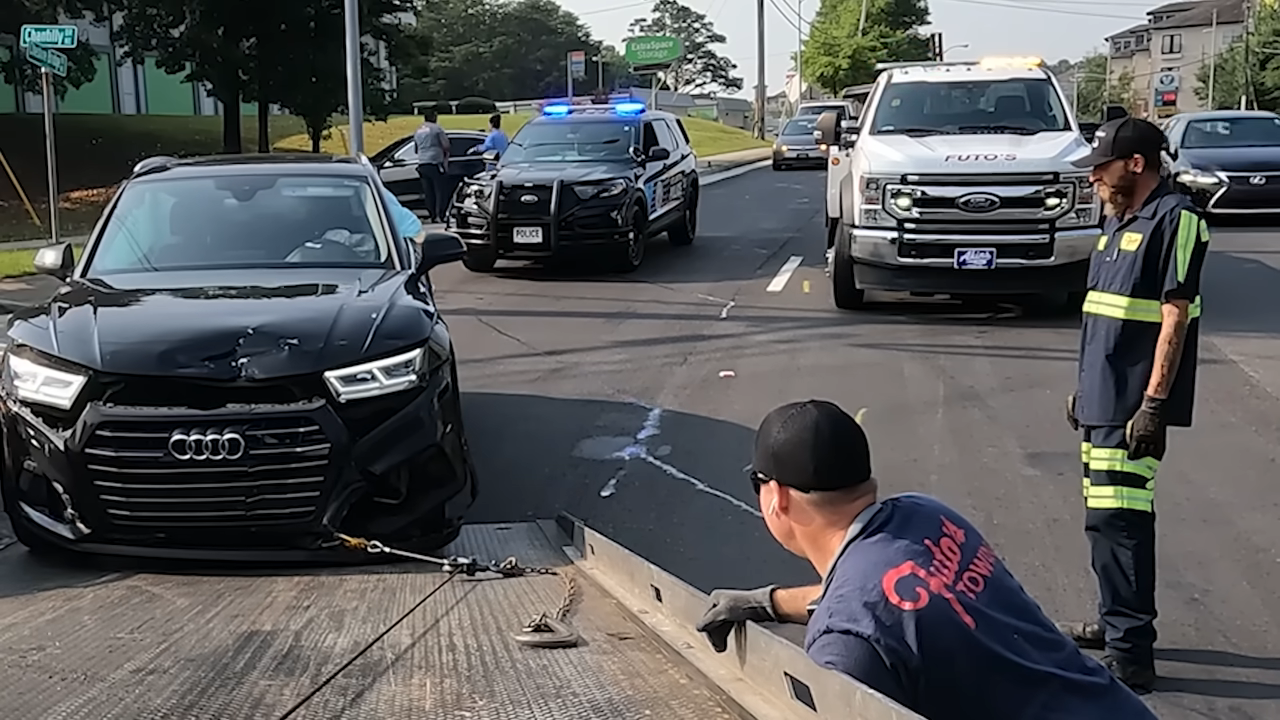 Woman plays games with tow driver - regrets it seconds later
