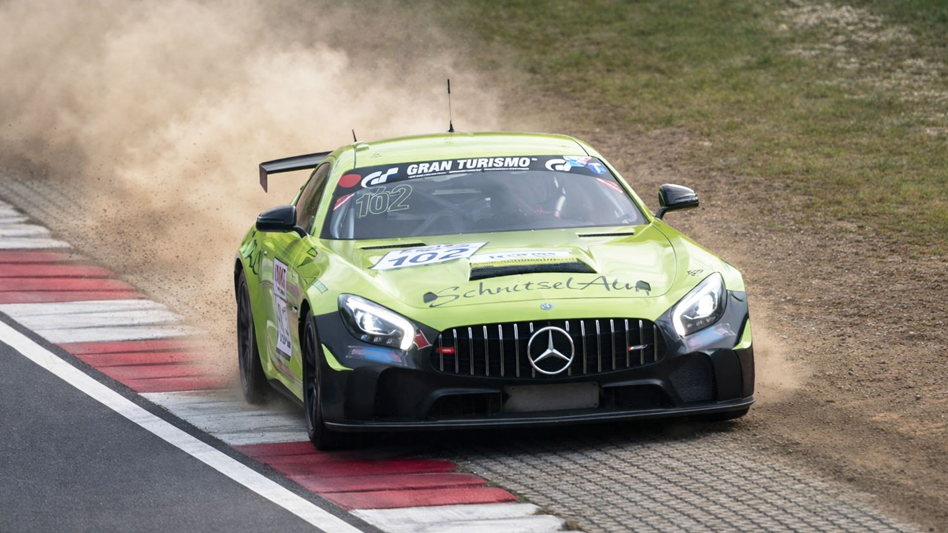 Driver corrects line after running wide on Nürburgring