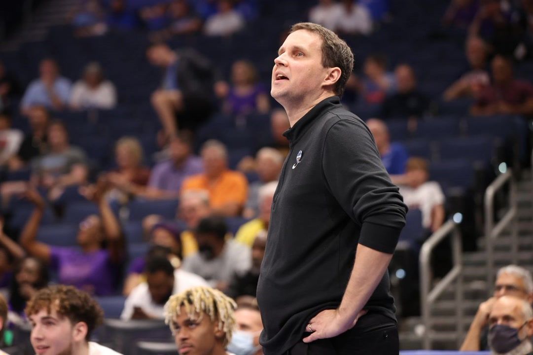 March Madness news as coach leaves team and viewers left divided by actions