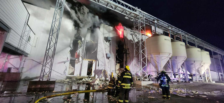 Iowa fire department shares photos of massive fire at northern Iowa egg ...