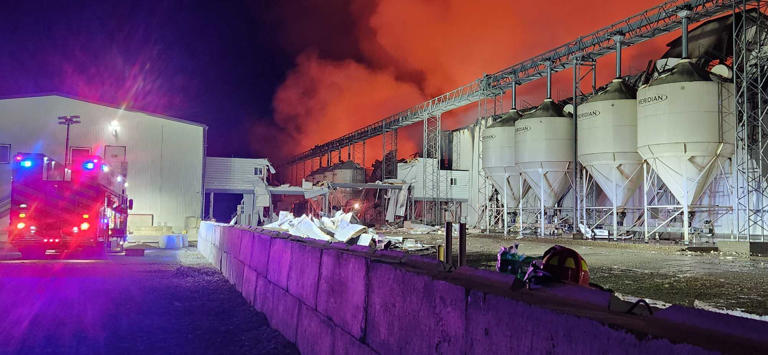Iowa fire department shares photos of massive fire at northern Iowa egg ...