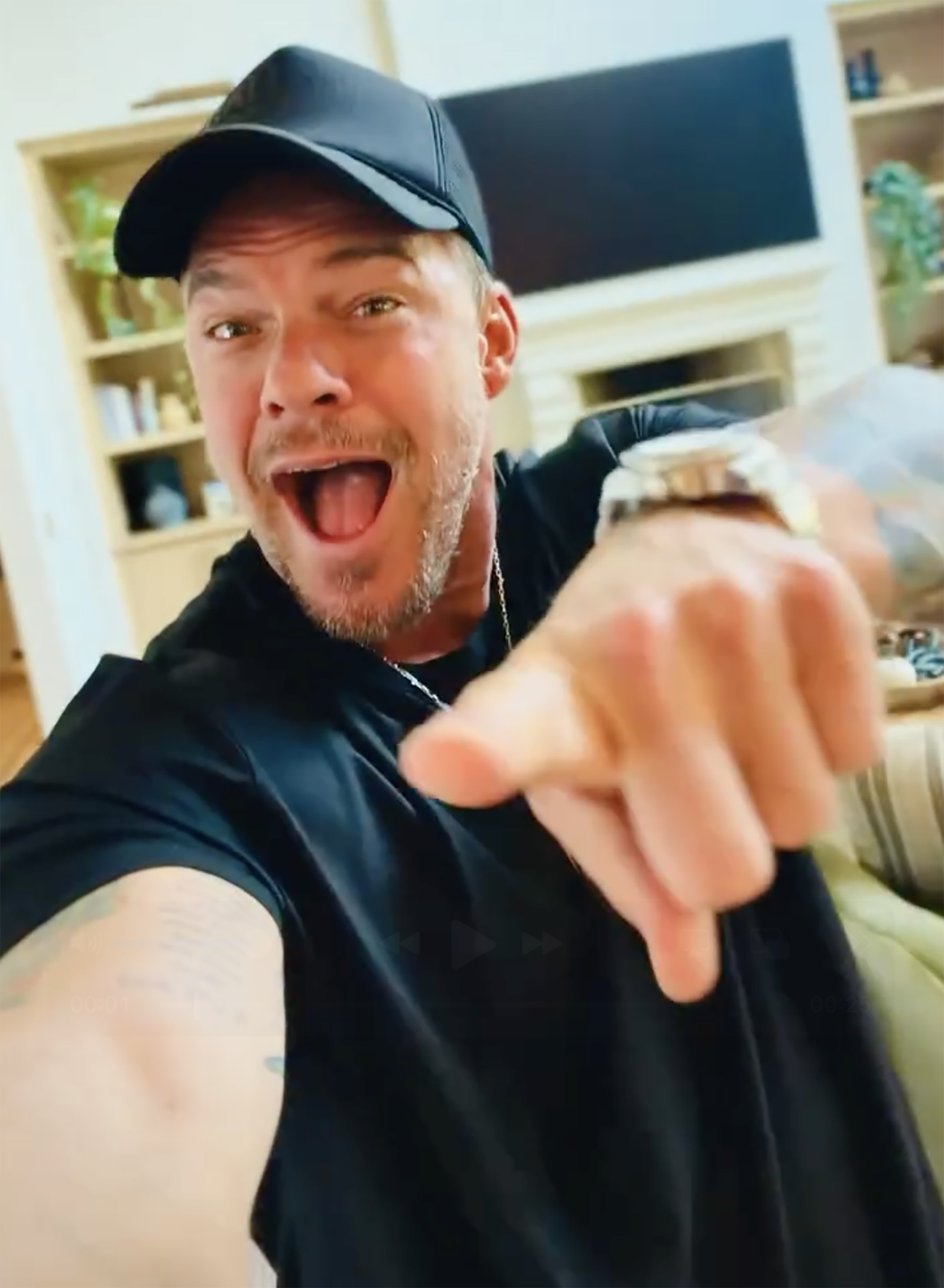 ‘Reacher’ star Alan Ritchson laughs off ‘haters’ days after shocking ...