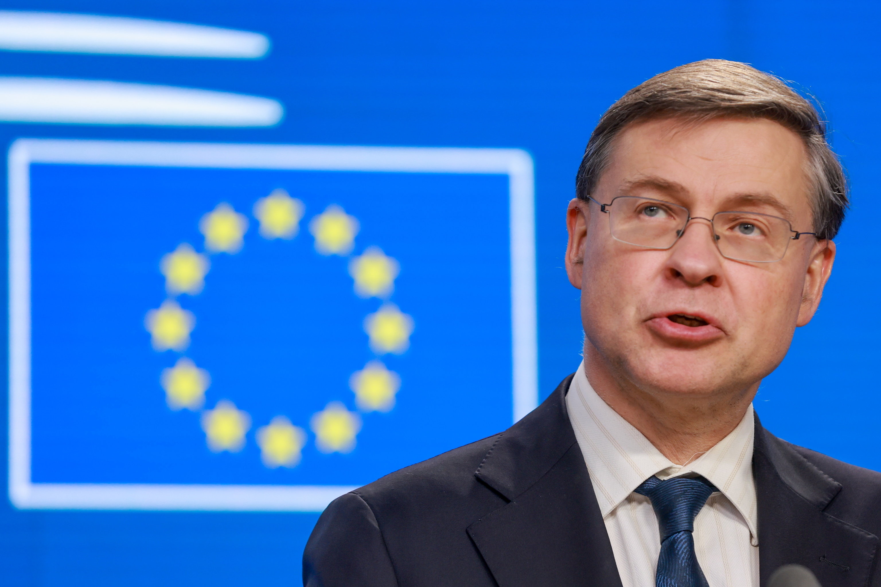 Bruselas avisa de un riesgo claro de shock de estanflación en la UE por ...