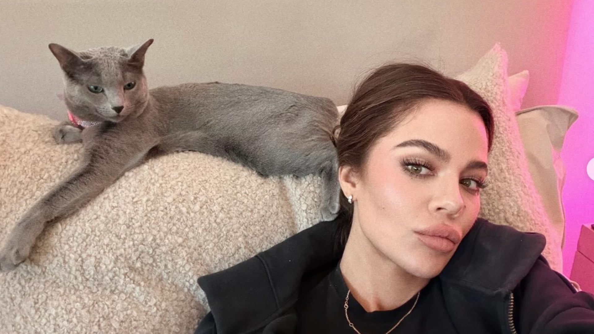 Khloé Kardashians Kat Minder Meget Om Hendes Selv - berømtheder news from The Body Optimist