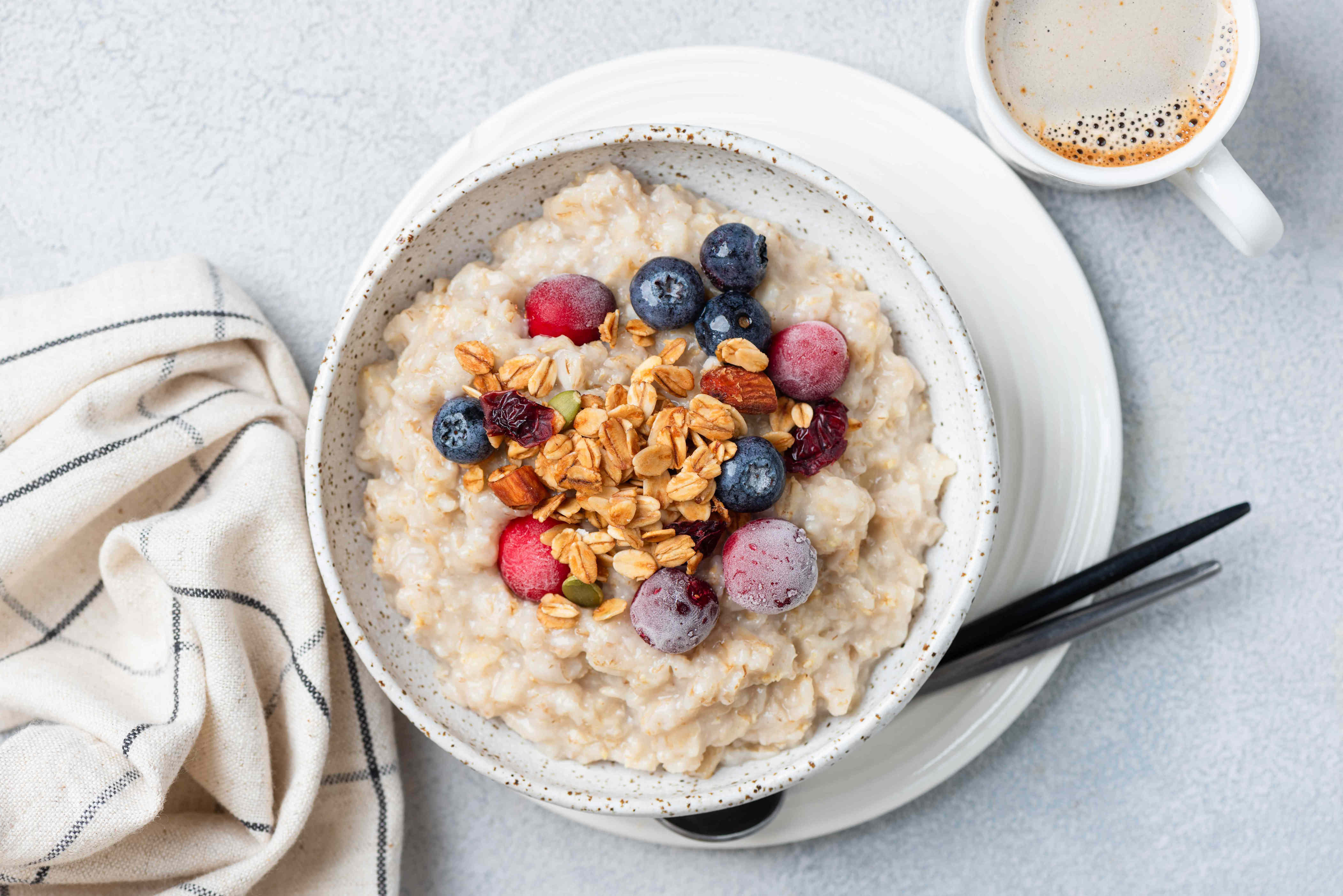 What's the healthiest way to eat oats? Nutritionists compare the options