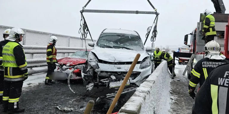 14 Autos, 3 Unfälle: S31 stundenlang gesperrt