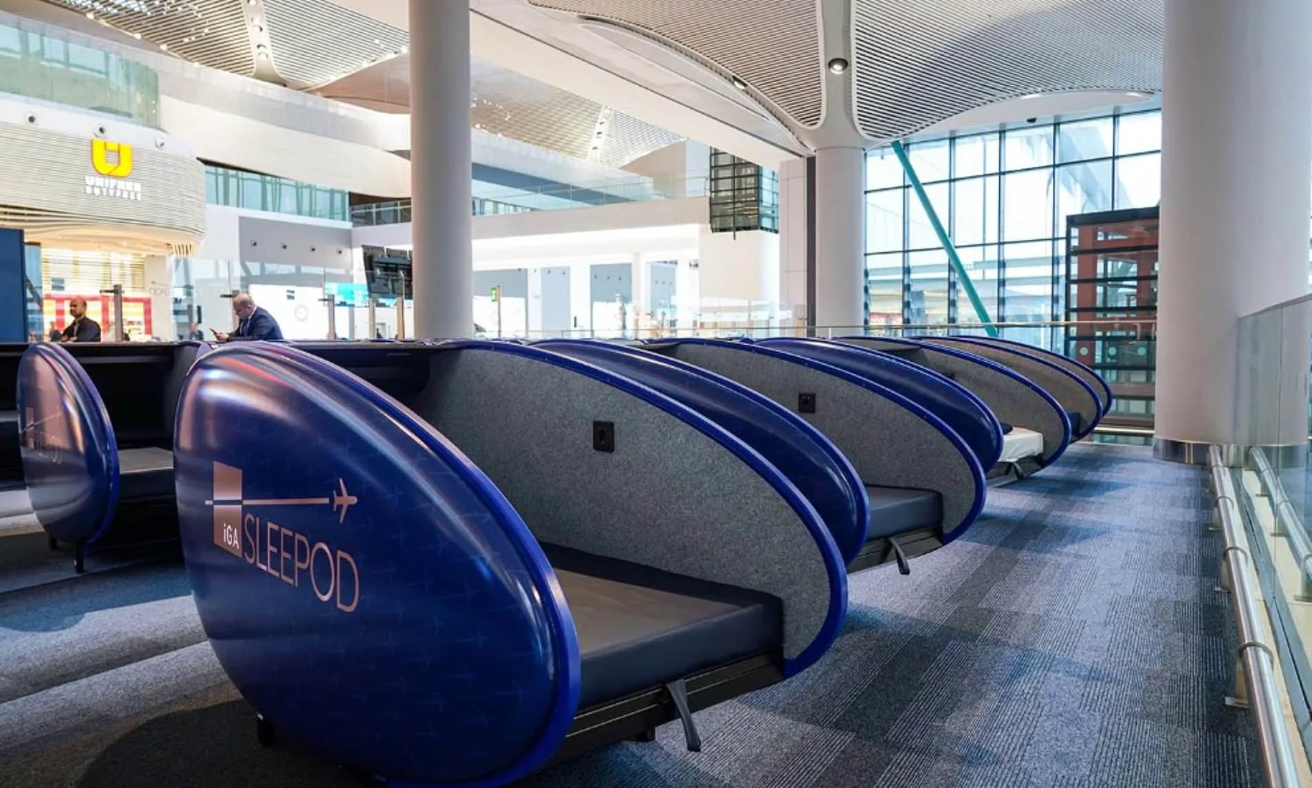 Traveller reveals what it's like to bed down in £17-a-night airport ...