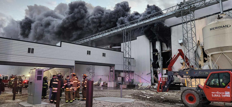 Iowa fire department shares photos of massive fire at northern Iowa egg ...