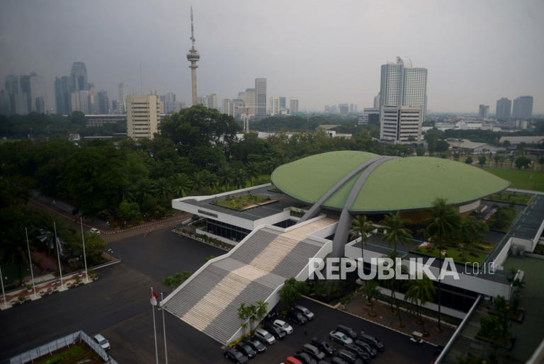 Hemat energi, gedung DPR matikan listrik mulai pukul 18.00
