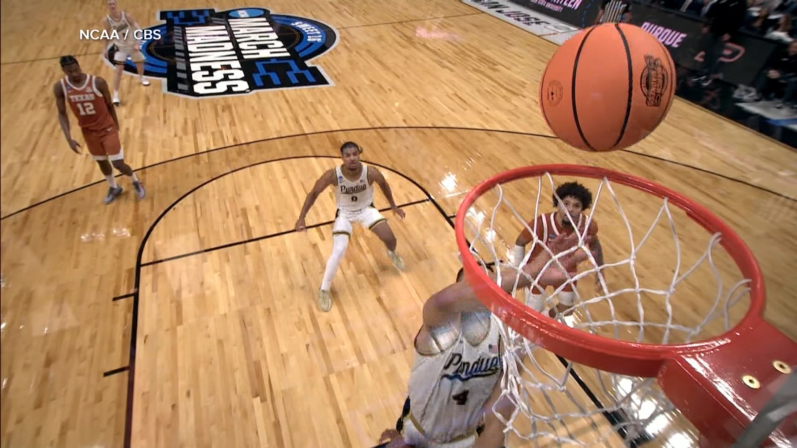 March Madness: 1st 4 teams advance to Elite Eight, women’s Sweet 16 tips off<br><br>