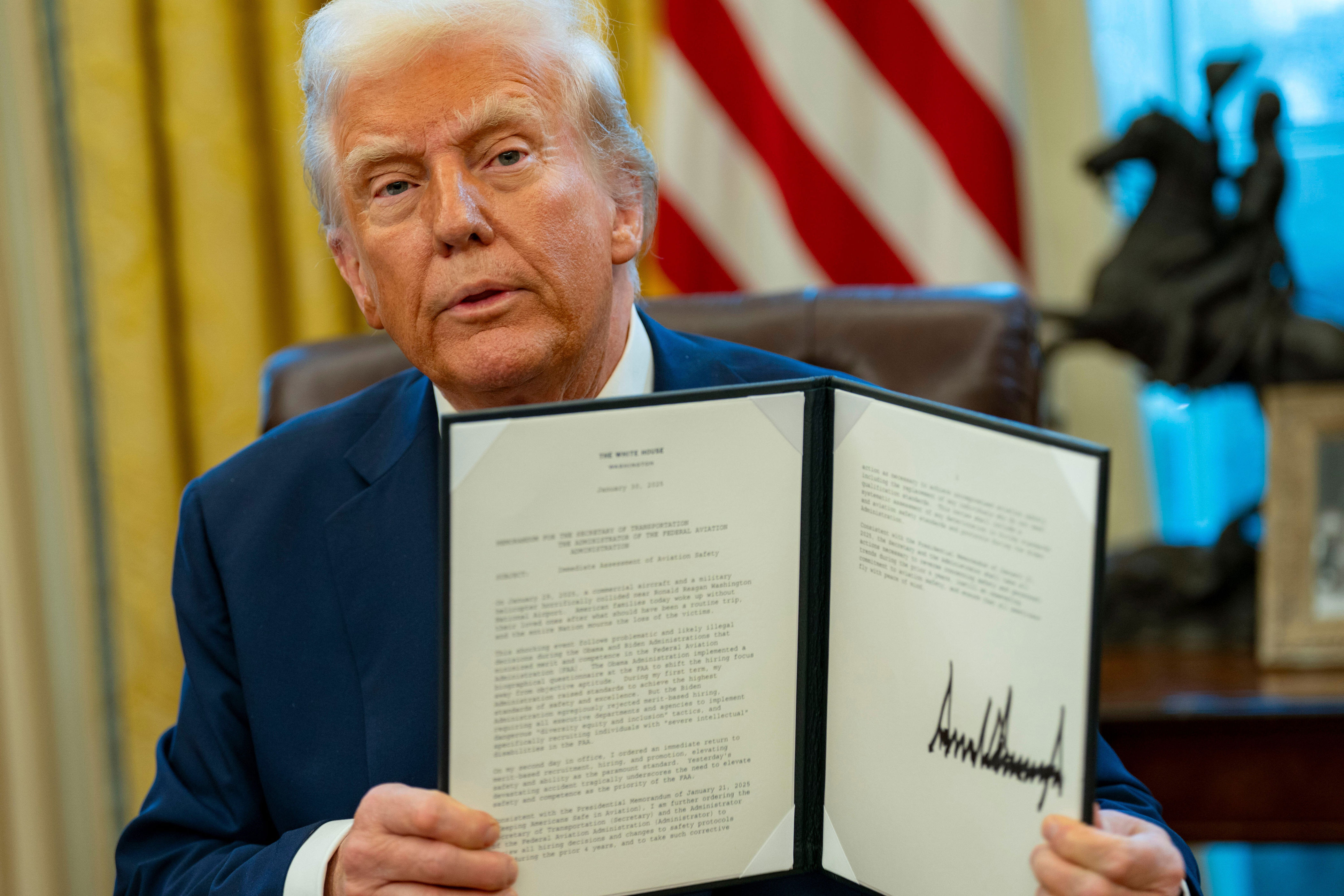 Donald Trump’s signature is about to be everywhere — handwriting analysts explain the meaning behind it<br><br>