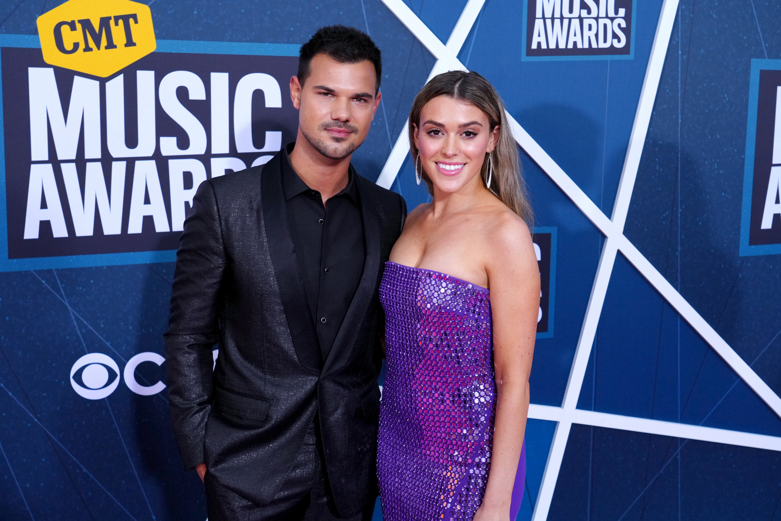 Taylor Lautner makes huge announcement with wife Taylor Lautner<br><br>